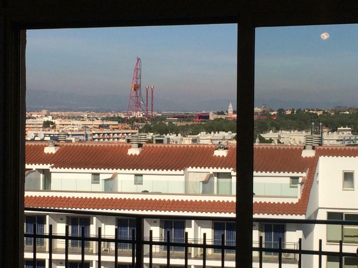 Apartamento en Salou con las vistas al Port Aventura Exterior foto