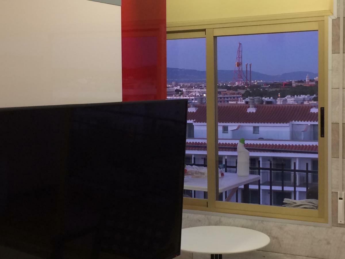 Apartamento en Salou con las vistas al Port Aventura Exterior foto