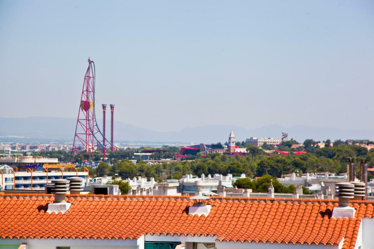 Apartamento en Salou con las vistas al Port Aventura Exterior foto