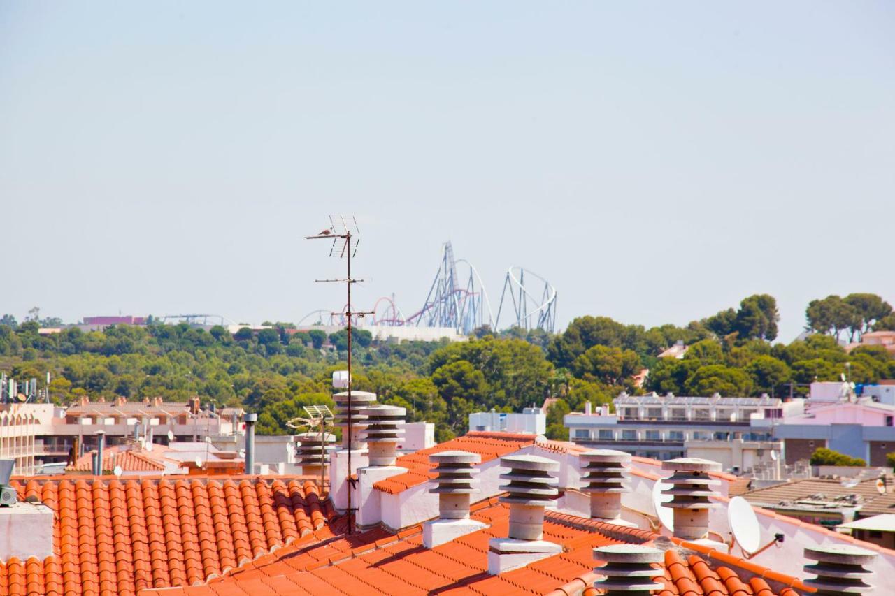 Apartamento en Salou con las vistas al Port Aventura Exterior foto